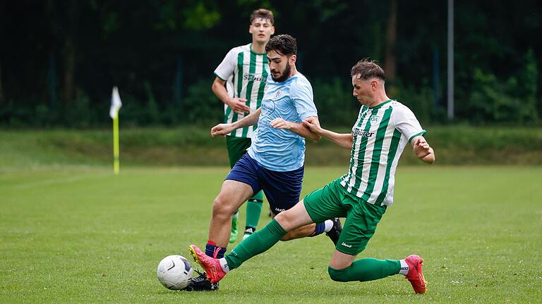 Im Bild: v.li. Michail Gkourtzief (ETSV) gegen Tobias Schaupp (Heidingsfeld)27.07.2024, ETSV Würzburg vs. SV Heidingsfeld, Deutschland, Würzburg, Adlernest, Im Bild: v.li. Michail Gkourtzief (ETSV) gegen Tobias Schaupp (Heidingsfeld)27.07.2024, ETSV Würzburg vs. SV Heidingsfeld, Deutschland, Würzburg, Adlernest,