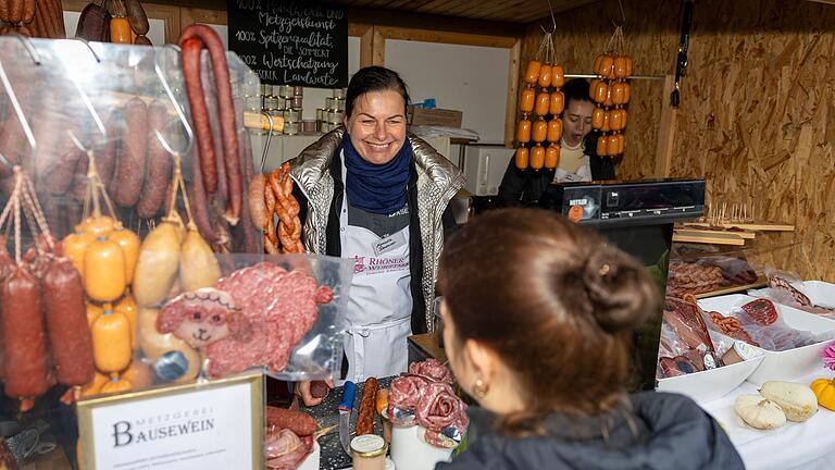 Beratung inklusive: An den Ständen der Metzgereien gab es beim Rhöner Wurstmarkt auch viele Informationen rund um die Wurst. Beratung inklusive: An den Ständen der Metzgereien gab es beim Rhöner Wurstmarkt auch viele Informationen rund um die Wurst.