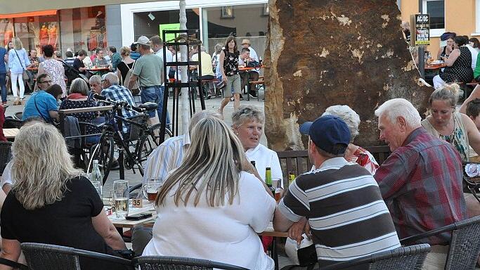 Einen Besuch wie bei der Italienischen Nacht im Juni wünschen sich die Hofheimer Wirte auch bei der ersten Hofheimer Kneipennacht am Freitag, 23. August. Einen Besuch wie bei der Italienischen Nacht im Juni wünschen sich die Hofheimer Wirte auch bei der ersten Hofheimer Kneipennacht am Freitag, 23. August.