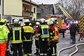 Bei großen Schadensfällen, wie hier bei einem Wohnhausbrand am ersten Weihnachtsfeiertag in Zellingen, kommen oft viele Feuerwehren zum Einsatz. Sie werden über die Integrierte Leitstelle alarmiert.