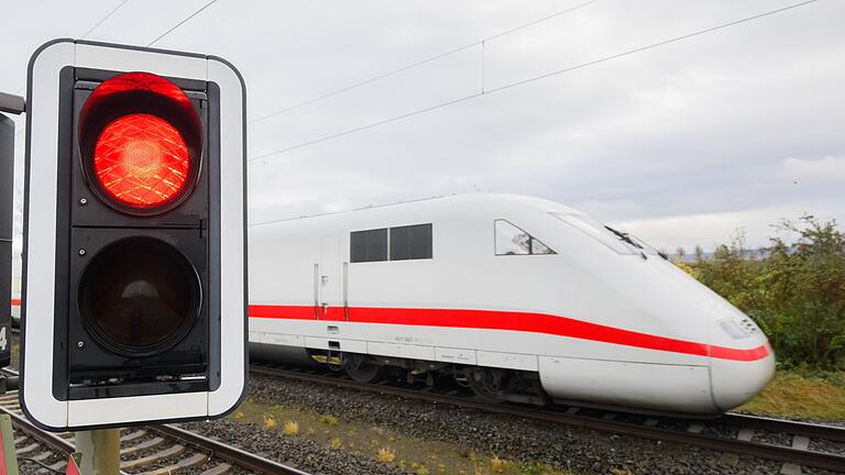 DB-Illustration       -  An der ICE-Strecke München-Augsburg-Nürnberg hat die Deutsche Bahn das erste digitale Stellwerk an einer Hochgeschwindingkeitsstrecke in Betrieb genommen. (Archivbild)