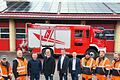 Einweihung der Photovoltaikanlage: Im Bild (von links) Jakob Eichorn (Bauhof), Marko Wagner (Bauhof), Timo Kolano (Kommandant der Feuerwehr), ÜWR-Geschäftsführer Joachim Schärtl, Bürgermeister Michael Kraus, ÜWR-Geschäftsführer Roland Göpfert sowie Dominik Abschütz, Holger Rapke und Sven Volkheimer (Bauhof).