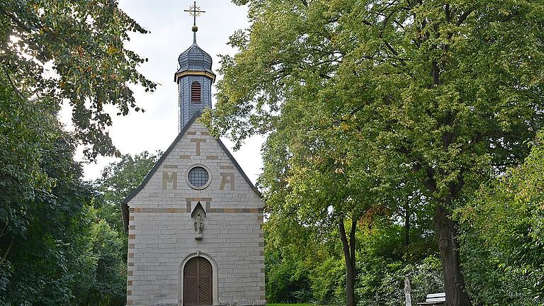 Neuer Trauungsort in Kleineibstadt ist die Marienkapelle auf einer Anhöhe bei Kleineibstadt. Neuer Trauungsort in Kleineibstadt ist die Marienkapelle auf einer Anhöhe bei Kleineibstadt.