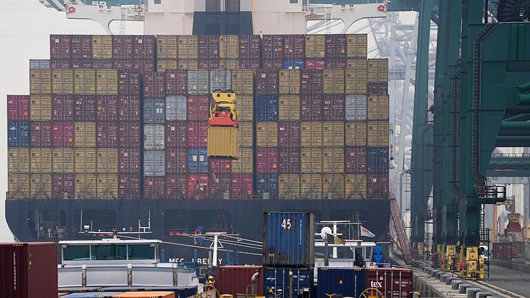 Kampf gegen Drogenschmuggel - Ermittler beobachten, dass Kokain mehr über kleinere Häfen nach Europa geschmuggelt wird. Vermutlich um schärferen Kontrollen in größeren Häfen zu entgehen. Kampf gegen Drogenschmuggel - Ermittler beobachten, dass Kokain mehr über kleinere Häfen nach Europa geschmuggelt wird. Vermutlich um schärferen Kontrollen in größeren Häfen zu entgehen.