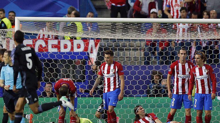 Aus - Atléticos Spieler waren nach dem Treffer von Reals Isco frustriert. Foto: Daniel Ochoa de Olza Aus - Atléticos Spieler waren nach dem Treffer von Reals Isco frustriert. Foto: Daniel Ochoa de Olza