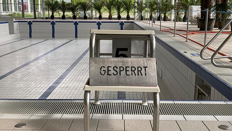 InterSPA soll illegal Wasser vorbei an der Wasseruhr abgezapft haben, um das Freibad des Wonnemars zu befüllen. Dies wird am Dienstag vor dem Amtsgericht Gemünden verhandelt. InterSPA soll illegal Wasser vorbei an der Wasseruhr abgezapft haben, um das Freibad des Wonnemars zu befüllen. Dies wird am Dienstag vor dem Amtsgericht Gemünden verhandelt. 