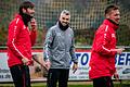 Gute Laune herrscht auf diesem Bild vom Dienstagstraining in Randersacker. Trainer Danny Schwarz (Mitte) bereitet die Drittliga-Kicker Würzburger Kickers derzeit auf das Auswärtsspiel bei Viktoria Berlin vor.