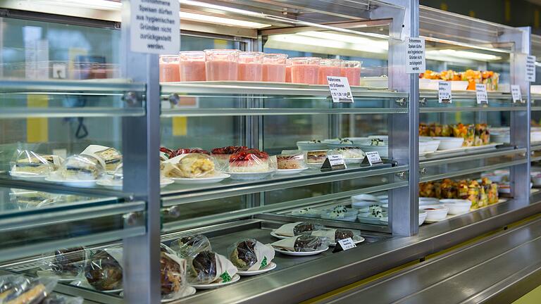 Für die kleine Mahlzeit zwischendurch: Blick in die Cafeteria im Würzburger Studentenhaus. Für die kleine Mahlzeit zwischendurch: Blick in die Cafeteria im Würzburger Studentenhaus.