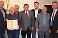 Nach 43 Jahren an der Spitze des Obst- und Gartenbauvereins Euerbach gab Toni Keidel sein Amt ab. Bei seiner Ernennung zum Ehrenvorsitzenden waren dabei (von links): Bürgermeister Arthur Arnold, Toni Keidel, Schriftführer Bernd Försch, Innenstaatssekretär Gerhard Eck, der neue Vorsitzende Steffen Brandt, zweiter Vereinsvorsitzender Rainer Brandt und Kreisvorsitzender Frank Bauer.