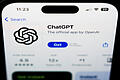 iPhone_ChatGPT.jpg       -  Wie geschaffen füreinander? Apple hat eine Kooperation mit OpenAI angekündigt und will in iPhone, iPad und Mac dessen Bot ChatGPT integrieren.