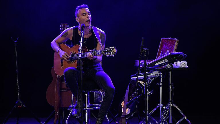 Asaf Avidan Hafensommer - Einfach außergewöhnlich: Asaf Avidan beim Würzburger Hafensommer Asaf Avidan Hafensommer - Einfach außergewöhnlich: Asaf Avidan beim Würzburger Hafensommer
