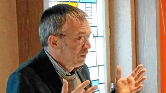 Der langjährige ÖDP-Landesvorsitzende Bernhard Suttner sprach in Zeil über die Gefahren des unkontrollierten Wirtschaftswachstums.