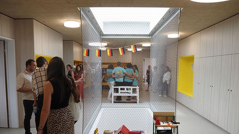 Viel Luft und Platz gibt es nun im Dittelbrunner Zweitkindergarten am Sonnenteller. Viel Luft und Platz gibt es nun im Dittelbrunner Zweitkindergarten am Sonnenteller.