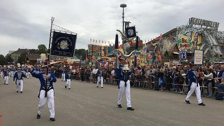 Der Spielmannszug Esselbach lief beim Oktoberfestzug in München mit.