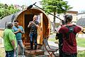 Dreharbeiten auf dem Knaus Campingpark in Frickenhausen: Die Hammelburger Matthias (Zweiter von links) und Hubert Fella (Mitte) sind die Hauptdarsteller in einer Folge von 'Promis privat'.  Fotos (2): Thomas Obermeier       -  Dreharbeiten auf dem Knaus Campingpark in Frickenhausen: Die Hammelburger Matthias (Zweiter von links) und Hubert Fella (Mitte) sind die Hauptdarsteller in einer Folge von 'Promis privat'.  Fotos (2): Thomas Obermeier