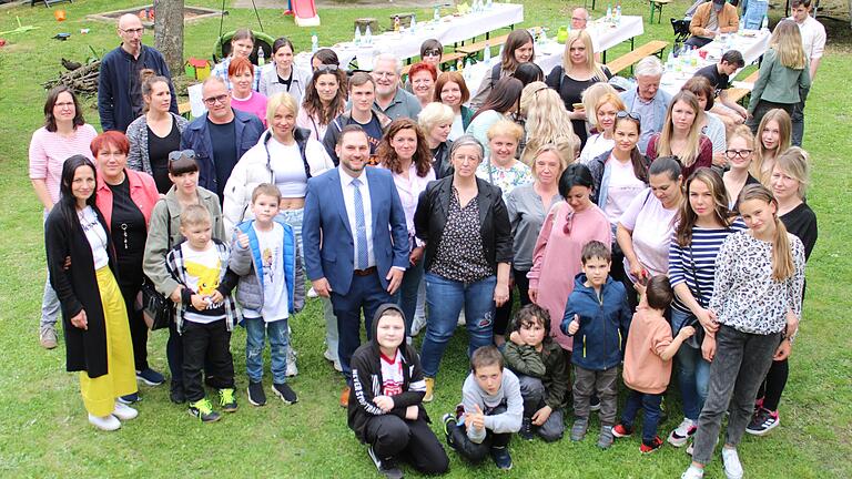 Treffen verschiedener Hilfsorganisationen mit ukrainischen Flüchtlingen in Dettelbach. Treffen verschiedener Hilfsorganisationen mit ukrainischen Flüchtlingen in Dettelbach.