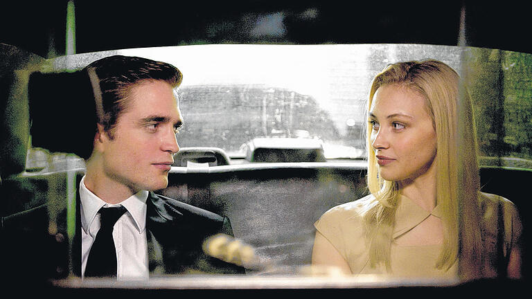 Gefühlskalt?Robert Pattinson und Sarah Gadonin „Cosmopolis“.Foto: Caitlin Cronenberg Gefühlskalt?Robert Pattinson und Sarah Gadonin „Cosmopolis“.Foto: Caitlin Cronenberg