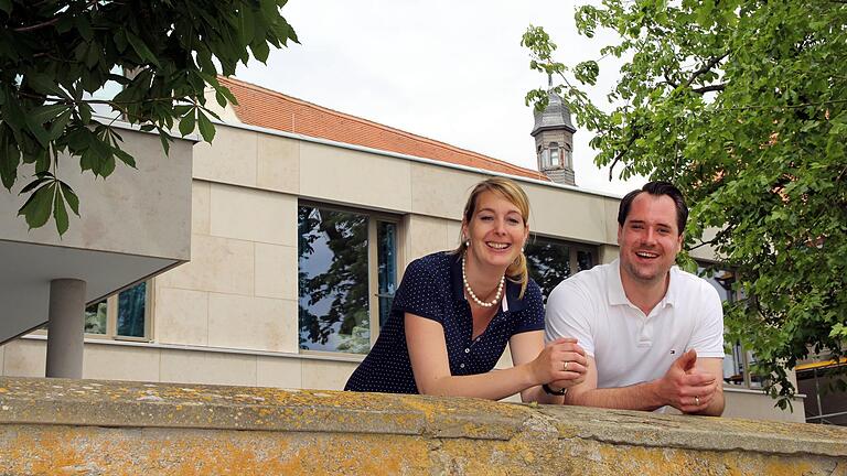 Anna-Lena und Christoph Tacke sind die Pächter des Hotels und Restaurants Vogelsburg bei Volkach (Lkr. Kitzingen). Anna-Lena und Christoph Tacke sind die Pächter des Hotels und Restaurants Vogelsburg bei Volkach (Lkr. Kitzingen).