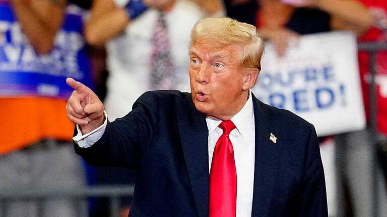 Wahlkampf in des USA - Trump in Georgia - Der republikanische US-Präsidentschaftskandidat Donald Trump hat seinen Ton gegen Kamala Harris zuletzt deutlich verschärft. Wahlkampf in des USA - Trump in Georgia - Der republikanische US-Präsidentschaftskandidat Donald Trump hat seinen Ton gegen Kamala Harris zuletzt deutlich verschärft.