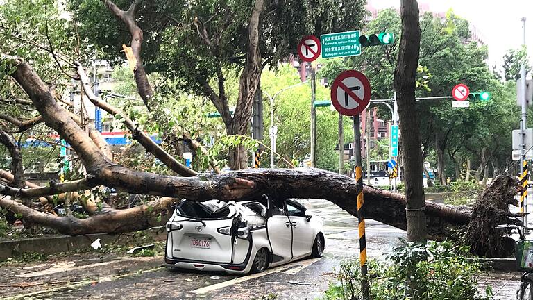 Taifun &bdquo;Kong-rey&rdquo; - Taiwan       -  In Taiwan hat der Taifun &bdquo;Kong-rey&rdquo; für Verwüstung gesorgt.