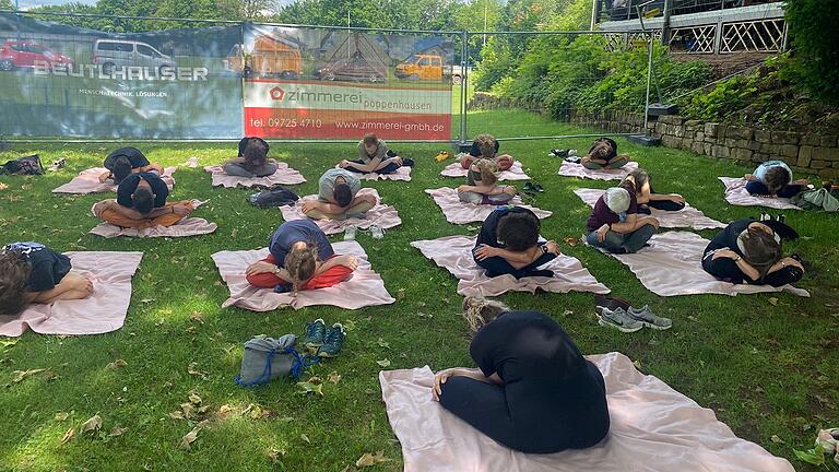 Auch abseits der Bühne hatte das Planemo in den letzten zwei Jahren viel zu bieten. Die Festival-Gäste konnten sich unter anderem beim Yoga entspannen. Auch abseits der Bühne hatte das Planemo in den letzten zwei Jahren viel zu bieten. Die Festival-Gäste konnten sich unter anderem beim Yoga entspannen.