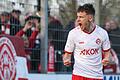 Maximilian Zaiser brüllt nach seinem entscheidenden Treffer die Freude und Erleichterung heraus. Das 1:0 in Ansbach war für die Würzburger Kickers der erste Auswärtssieg nach der Winterpause.
