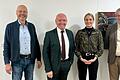 Seit Anfang des Jahres erweitert Lisa Jensen die Geschäftsführung des Vereins Naturpark und Biosphärenreservat Bayerische Rhön. Das Bild zeigt sie mit (von links) Geschäftsführer Klaus Spitzl, der derzeitige Vereinsvorsitzende Thomas Habermann und Manfred Endres vom Landratsamt Rhön-Grabfeld.