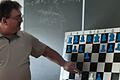 Auf dem Foto Jürgen Müller, den den Schach-Unterricht übernahm.