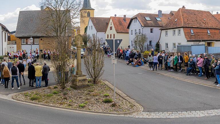 Mehr als 100 Gäste beim Lülsfelder Osterkonzert. Mehr als 100 Gäste beim Lülsfelder Osterkonzert.
