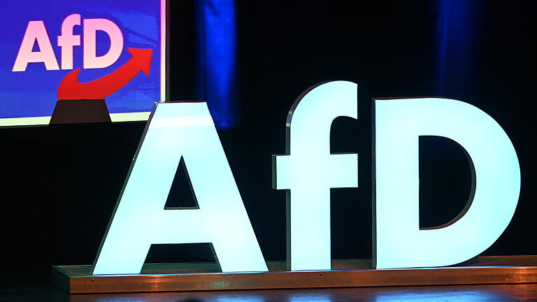 Europa-Wahlkampfauftakt der AfD.jpeg - Die AfD geht mit einer ganzen Reihe an Skandalen in den Wahlkampf für die Europawahl. Europa-Wahlkampfauftakt der AfD.jpeg - Die AfD geht mit einer ganzen Reihe an Skandalen in den Wahlkampf für die Europawahl.