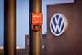 VW peilt deutliche Kostensenkung in Verwaltung an       -  VW könnte einem Bericht zufolge Zehntausende Stellen abbauen.