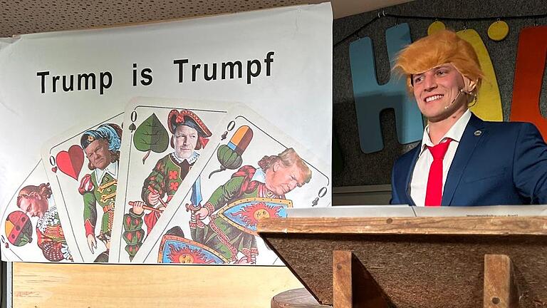 Jan Röder als Donald Trump: „Wermerichshausen First.“ - Jan Röder als Donald Trump: „Wermerichshausen First.“ Jan Röder als Donald Trump: „Wermerichshausen First.“ - Jan Röder als Donald Trump: „Wermerichshausen First.“