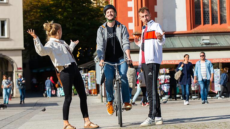 Am Würzburger Marktplatz gibt es immer wieder Konflikte zwischen Radfahrenden und Fußgängern. Am Würzburger Marktplatz gibt es immer wieder Konflikte zwischen Radfahrenden und Fußgängern.