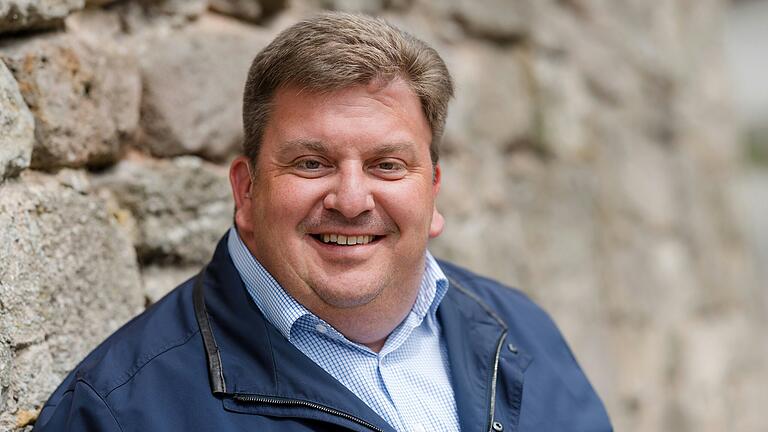 Sven Gregor (Freie Wähler) ist der neue Landrat von Hildburghausen in Südthüringen. Sven Gregor (Freie Wähler) ist der neue Landrat von Hildburghausen in Südthüringen.