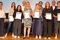 Stadträtin und Sportreferentin Peggy Knauer (links) und Bürgermeister Dieter Lenzer (Zweiter von rechts) ehrten die in Schule und Beruf erfolgreichen Iphöferinnen und Iphöfer (von links) Felicia Servatius, Anuthida Chinkhong, Oliver Wolfrath, Laura Hilpert, Tamara Hilpert, Pascal Bauer, Emma Melber und Dorothea Kohr.