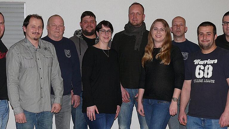 Das neue Führungsteam des Vereins Thekenmannschaft „Zur Krone” Mittelsinn teilt die Aufgaben in sechs Bereiche auf und stellt die Weichen für eine Neuausrichtung. Unser Bild zeigt die neue Mannschaft. Das neue Führungsteam des Vereins Thekenmannschaft „Zur Krone” Mittelsinn teilt die Aufgaben in sechs Bereiche auf und stellt die Weichen für eine Neuausrichtung. Unser Bild zeigt die neue Mannschaft.