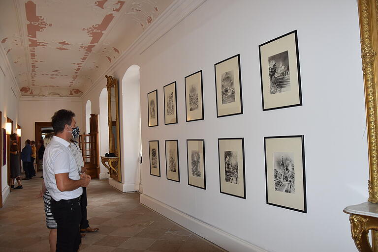 Nach dem Lockdown stieß die Ausstellung 'Zoff' mit Kunstwerken von vier jungen Künstlern in den Räumen von Schloss Oberschwappach auf großes Interesse. Im Bild sind zehn Sonntagszeichnungen aus dem Maintal von Michael Eppler zu sehen. Nach dem Lockdown stieß die Ausstellung 'Zoff' mit Kunstwerken von vier jungen Künstlern in den Räumen von Schloss Oberschwappach auf großes Interesse. Im Bild sind zehn Sonntagszeichnungen aus dem Maintal von Michael Eppler zu sehen.