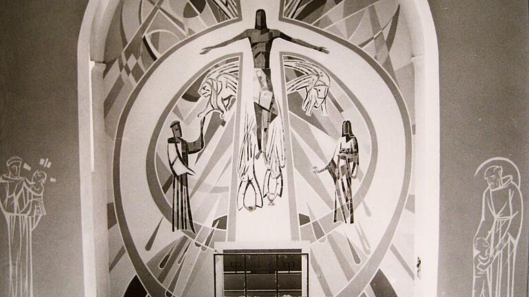 Ab 1960 präsentierte sich der Chor der Klosterkirche mit einem modernen Altarraum. Ab 1960 präsentierte sich der Chor der Klosterkirche mit einem modernen Altarraum.