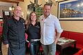 Fernsehkoch Mike Süsser (rechts) bei Mario Matic und seiner Frau Agata im Würzburger Restaurant Adria.&nbsp;