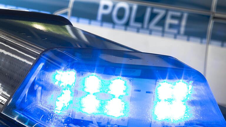 Im Kirschgarten in Mellrichstadt wurde eine Panzergranate aus dem Zweiten Weltkrieg gefunden und von der Technischen Sondergruppe abgeholt und entsorgt. Im Kirschgarten in Mellrichstadt wurde eine Panzergranate aus dem Zweiten Weltkrieg gefunden und von der Technischen Sondergruppe abgeholt und entsorgt.