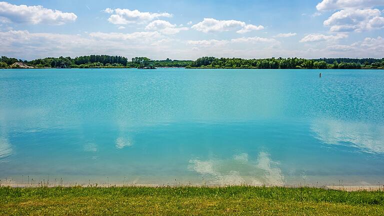 Das Bassin des Mouettes im französischen Lauterbourg gilt mit seinem türkisblauem Wasser als beliebtes Ausflugsziel. Das Bassin des Mouettes im französischen Lauterbourg gilt mit seinem türkisblauem Wasser als beliebtes Ausflugsziel. 