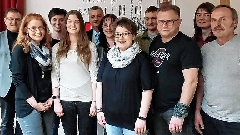 Neue Vorstandsriege bei der Musikkapelle Oberstreu: im Bild (von links) der stellvertretende Bürgermeister Michael Türk, Schriftführerin Christine Beck, Kassiererin Annabel Großmann, Jugendvertreterin Leoni Großmann, der langjährige Vorsitzende Anton Pfister, die neue Vorsitzende Sandra Schubert, Kassiererin Svenja Gottwalt, der bisherige Kassier Christian Schmitt, der Beisitzer der Passiven, Georg Smolorz, die stellvertretende Vorsitzende Kerstin Ledermann und Emil Bieber, Beisitzer der Aktiven. Neue Vorstandsriege bei der Musikkapelle Oberstreu: im Bild (von links) der stellvertretende Bürgermeister Michael Türk, Schriftführerin Christine Beck, Kassiererin Annabel Großmann, Jugendvertreterin Leoni Großmann, der langjährige Vorsitzende Anton Pfister, die neue Vorsitzende Sandra Schubert, Kassiererin Svenja Gottwalt, der bisherige Kassier Christian Schmitt, der Beisitzer der Passiven, Georg Smolorz, die stellvertretende Vorsitzende Kerstin Ledermann und Emil Bieber, Beisitzer der Aktiven.