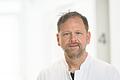 Mehr Covid-Patienten auf den Isolier-, weniger auf den Intensivstationen.&nbsp;Für ein Klinikum sei diese Verteilung keinesfalls&nbsp; leichter, sagt&nbsp;Dr. Matthias Held, Ärztlicher Direktor am Klinikum Würzburg Mitte.
