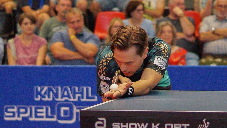 Filip Zeljko verlor zwar sein Einzel gegen Fuldas Einser Dimitrij Ovtcharov mit 1:3, überzeugte dabei aber durch eine hervorragende, unerschrockene Gegenwehr. Filip Zeljko verlor zwar sein Einzel gegen Fuldas Einser Dimitrij Ovtcharov mit 1:3, überzeugte dabei aber durch eine hervorragende, unerschrockene Gegenwehr.
