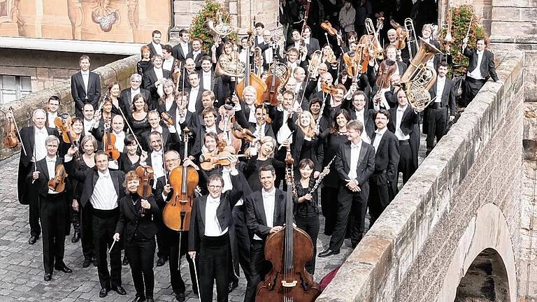 Mit ihrem neuen Dirigenten Jakub Hrùsa gastieren die Bamberger Symphoniker, Bayerische Staatsphilharmonie, in der Saison 2016/17 acht Mal im Schweinfurter Theater.