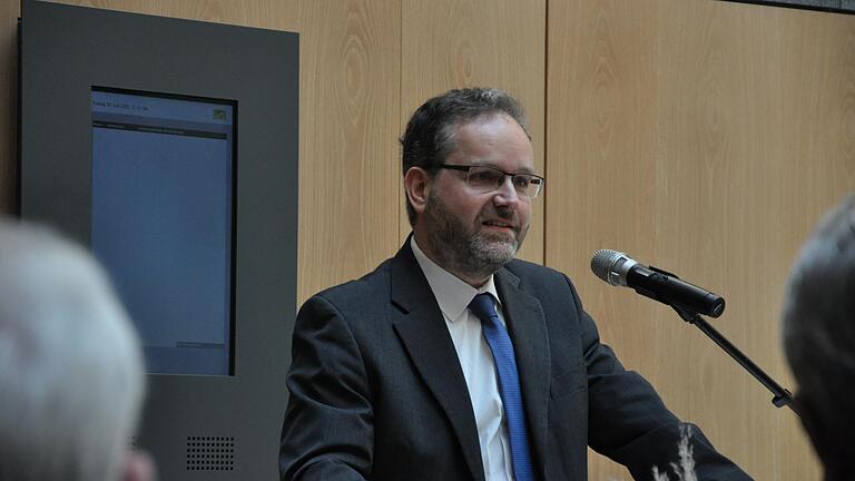 Dr. Christoph Gillot wurde am Freitag mit einem Festakt in sein neuen Amt als Amtsgerichtsdirektor eingeführt. Dr. Christoph Gillot wurde am Freitag mit einem Festakt in sein neuen Amt als Amtsgerichtsdirektor eingeführt.