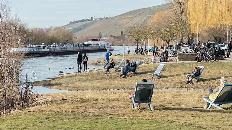 Auch in Randersacker gibt es am Main einige Stellen, zum Verweilen oder zum Spielen. Auch in Randersacker gibt es am Main einige Stellen, zum Verweilen oder zum Spielen.