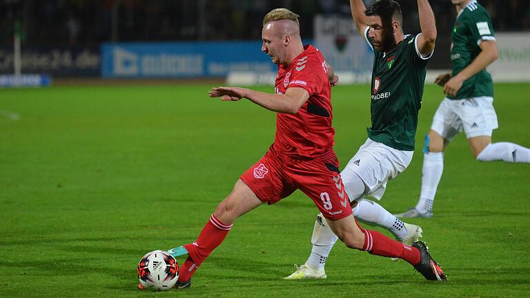 Mit Neuzugang Max Schebak (links), der vom TSV Aubstadt ins Seestadion wechselt, wollen die Sander einen großen Schritt in Richtung Klassenerhalt machen. Mit Neuzugang Max Schebak (links), der vom TSV Aubstadt ins Seestadion wechselt, wollen die Sander einen großen Schritt in Richtung Klassenerhalt machen.
