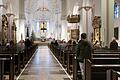 Viele leere Bankreihen im Würzburger Dom: Nur rund 20 Gläubige besuchten eine Messfeier am Morgen des Heiligen Abends vor einem Jahr.