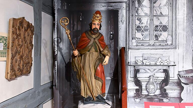 Diese Papstfigur gehörte zur Sammlung Sattler. Diese Papstfigur gehörte zur Sammlung Sattler. 